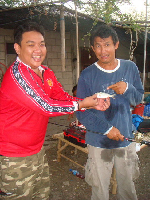 มีมอบรางวัล ปลอบใจให้ด้วย   :laughing: :laughing: :laughing: :laughing: :laughing: