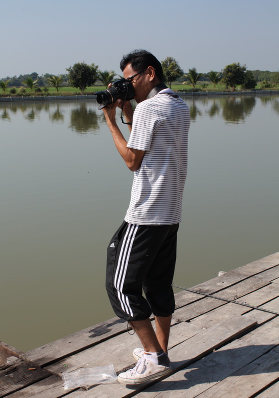  [b]..แอบถ่ายวันเฉลิม..[/b] :laughing: :laughing: :laughing:
 [b]..ผมถ่ายอยู่ห่างๆนะครับ ไม่ได้ไปเห