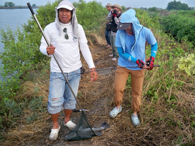 พอขึ้นเรือมาได้ ก็ได้ยินเสียงเฮ  ใค