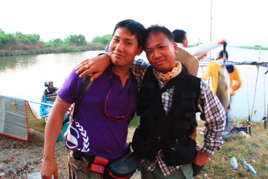 คู่แหววนะครับ ไม่ใช่คู่เกย์ :laughing: :laughing: :laughing: :laughing: