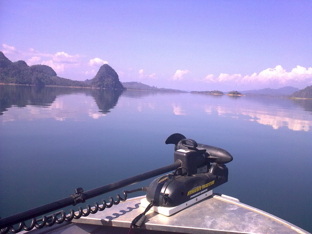 ##  ซิ่งเรือเที่ยวสังขละฉบับเหงาๆ  นมัสการหลวงพ่ออุตตมะ