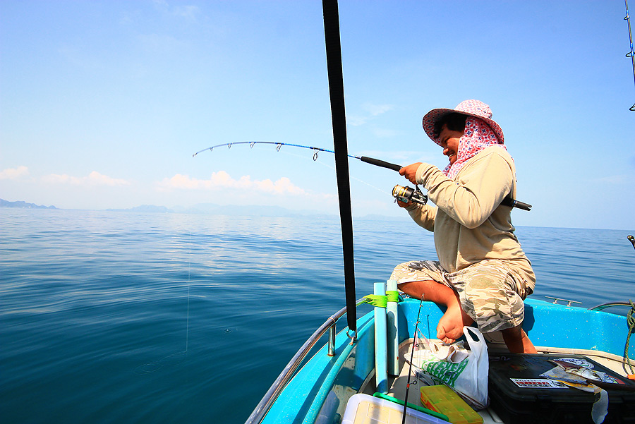 โดนอีกแระ...หัวเรือลงเป็นโดน 

แต่ท้
