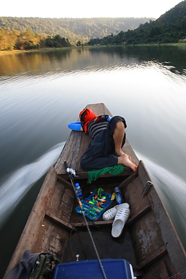  :sleeping: :sleeping: :sleeping: :sleeping:
เห็นน้าบาสนอน อยู่หัวเรือ....ชักง่วงๆ เหมือนกันแฮะ... 