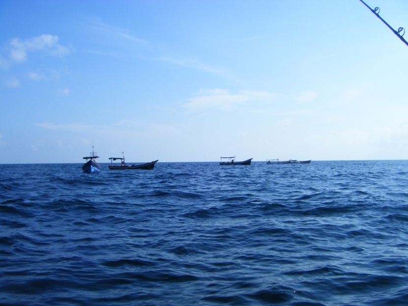  เมื่อถึงหมายปรากฎว่ามีเรือเข้าหมายกันหลายลำแล้วครับ ทางซ้ายมีอยู่ 5 ลำแล้วครับ