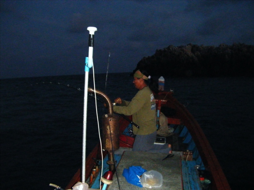 และยาวมากลางลำเรือ ตอนนี้ชิตเอาปลาขึ้นมาแล้วต่อจากใต๋นพดล