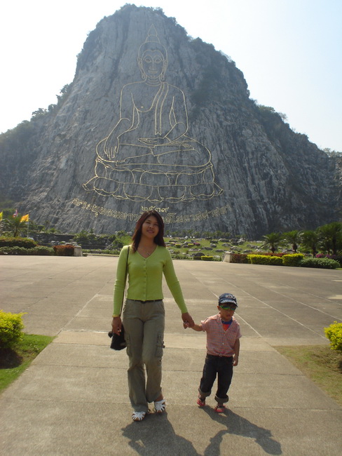 ก่อนกลับบ้านแวะไหว้พระกันก่อนครับ   :cheer: