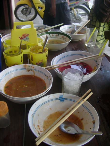 4คน9ชาม ไม่หิวเท่าไหร่ครับ555