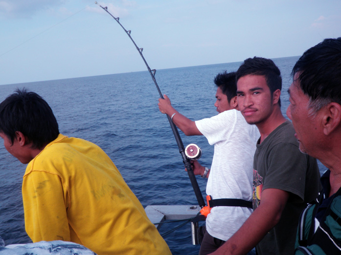 เดินไปท้ายเรือ แกร๊กๆๆๆๆๆๆๆ เสร็จโ