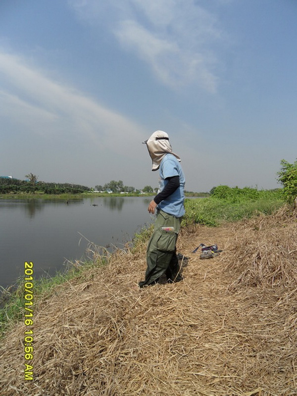 ยืนดูน้ำครับ  ว่า ตรูลงไปได้งัยเนี่ยยยยยยย :grin: :grin: :grin: