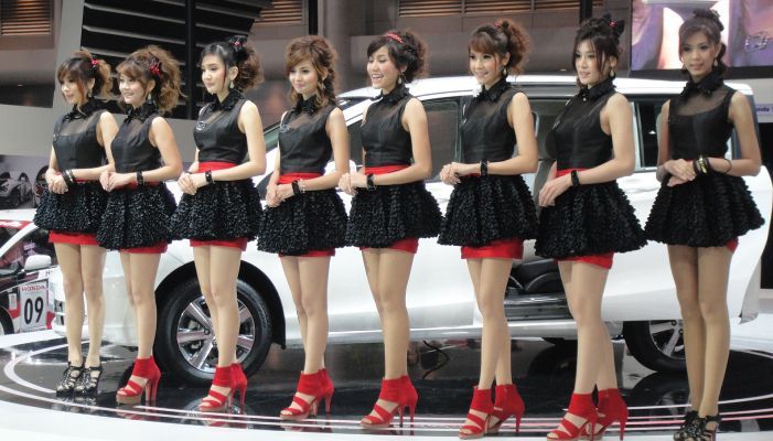 ขอเลือกก่อนได้มั้ย แบบว่าลุงแก่เลี้ยว  :laughing: :laughing: :laughing: :laughing: