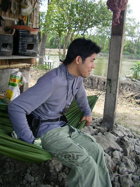 โฉมหน้าคนที่สองที่แห้วครึ่งแรก...........น้าบอยสุขสันต์  :laughing: :laughing: :laughing:





