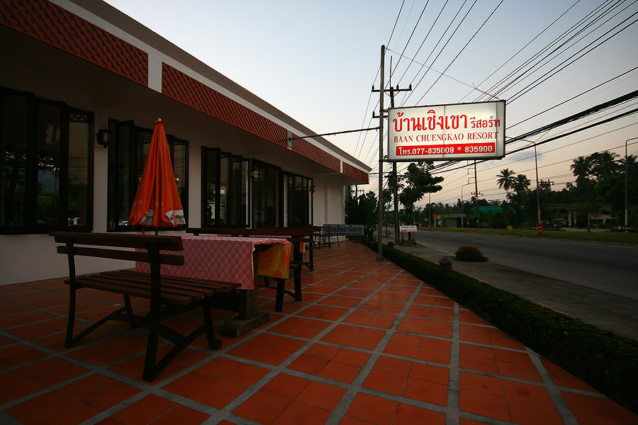 ขอโทษครับ.......ที่ปล่อยให้รอนาน..........
ขอเสียมารยาท ทักทายทุกท่านแบบรวบยอดเลยนะครับ.......
 :l