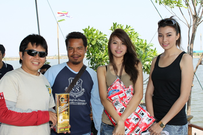 ตัวนี้ถูกใจ น้องพิทตี้ ขอแจกรางวัลใหญ่เลย :laughing: :laughing: :laughing: :laughing: :laughing: