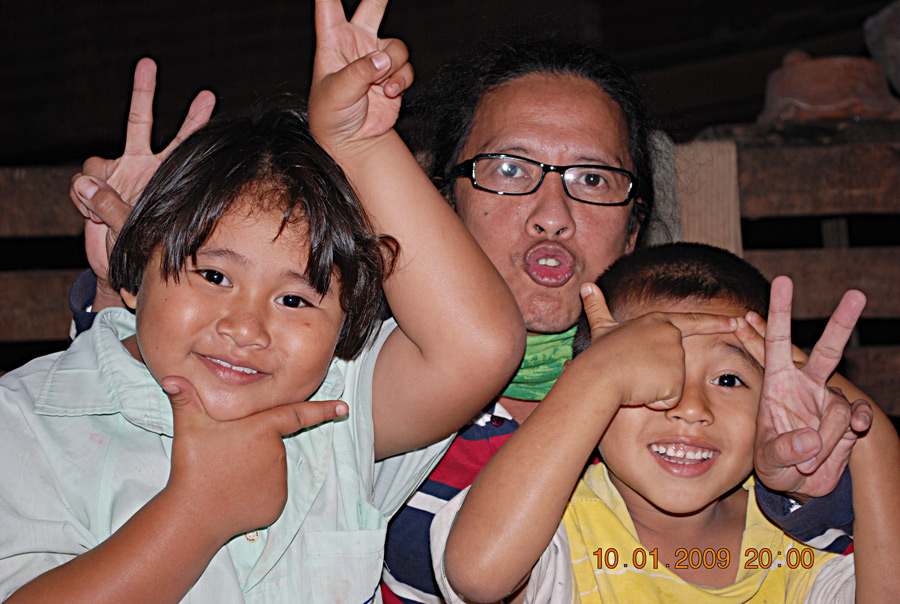 ลูก2คนของนายแขก.....คืนนี้นอนเร็วจริงๆ :laughing: :laughing: :laughing: