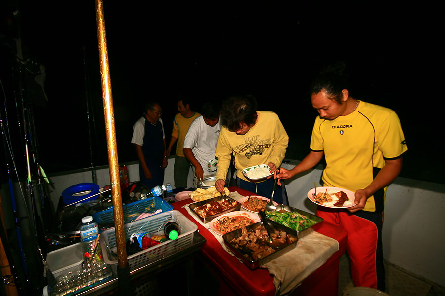 มาครับบบมา.........หม่ำมื้อค่ำกันครับบบ......
 :smile: :smile: