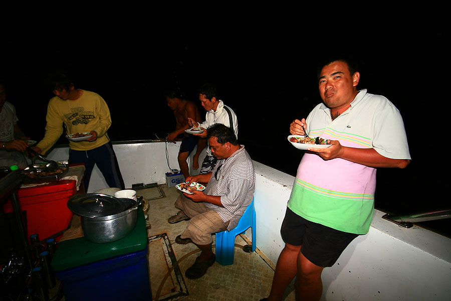 หม่ำเสร็จ จะได้ทำงานกันต่อ.......