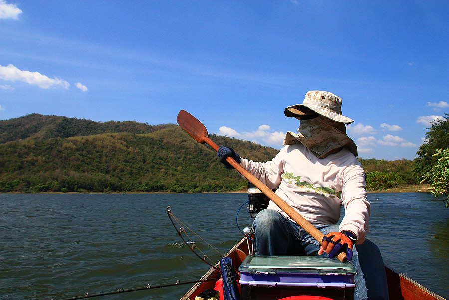 พายไป จ้องไป......ออกเรือมาด้วยกันหลาย