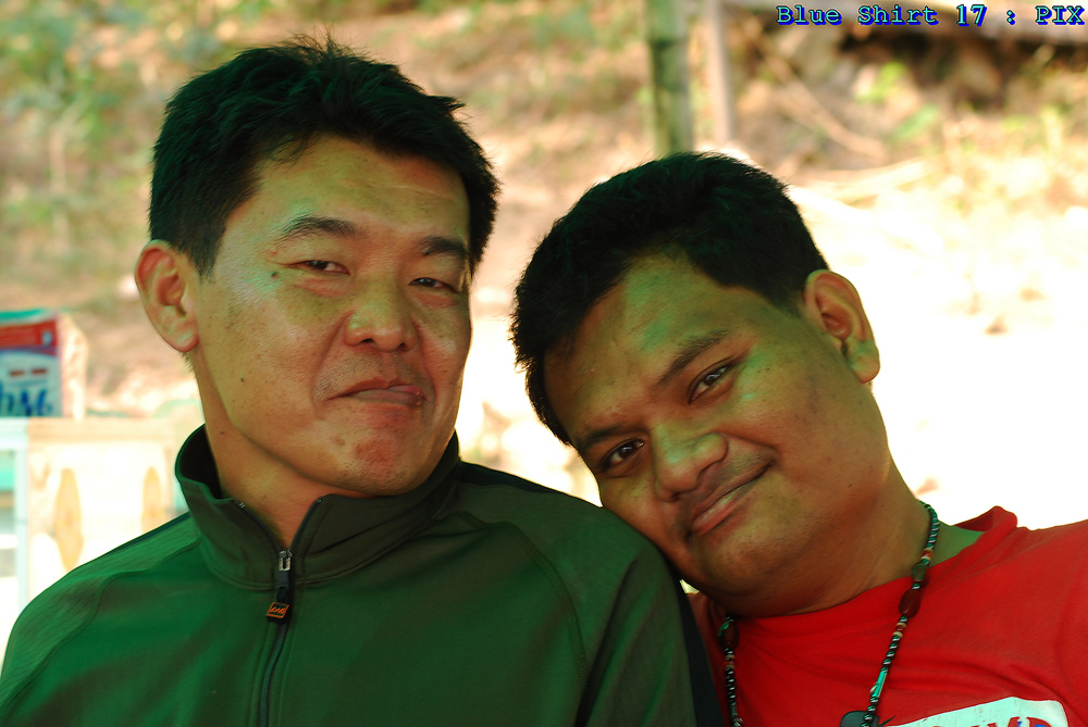 สวัสดีนะครับคุณป๋า....หลังจากที่ป๋าไม่อยู่ไปพม่า....ผมกับน้ามาดกิ๊กกันเรียบร้อยแล้วนะครับบบบ

 :la