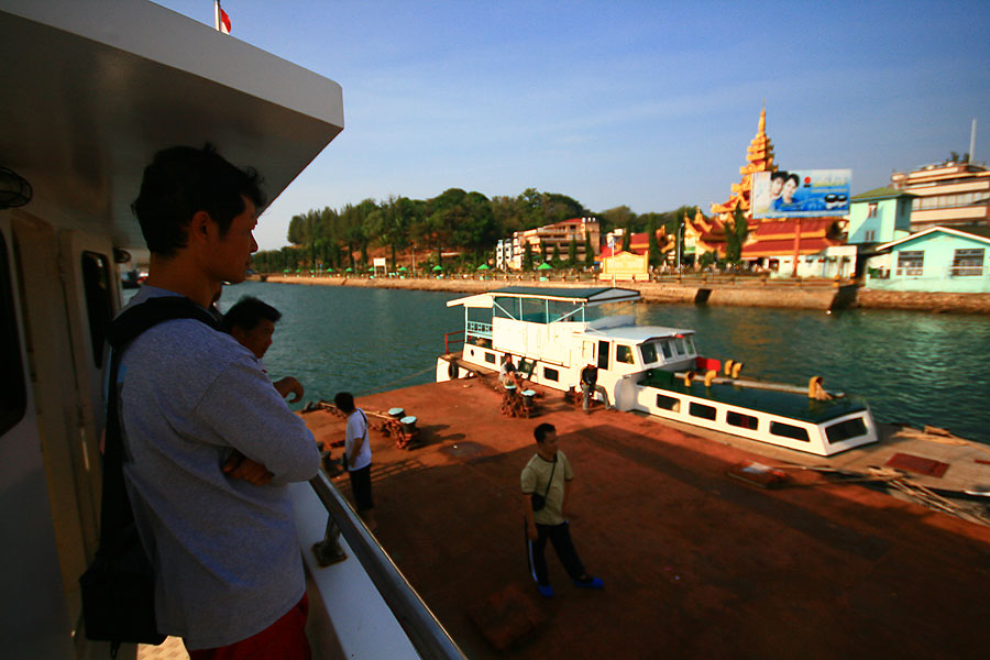 ถึงแล้ววววว............เกาะสอง.....
 :laughing: :laughing: