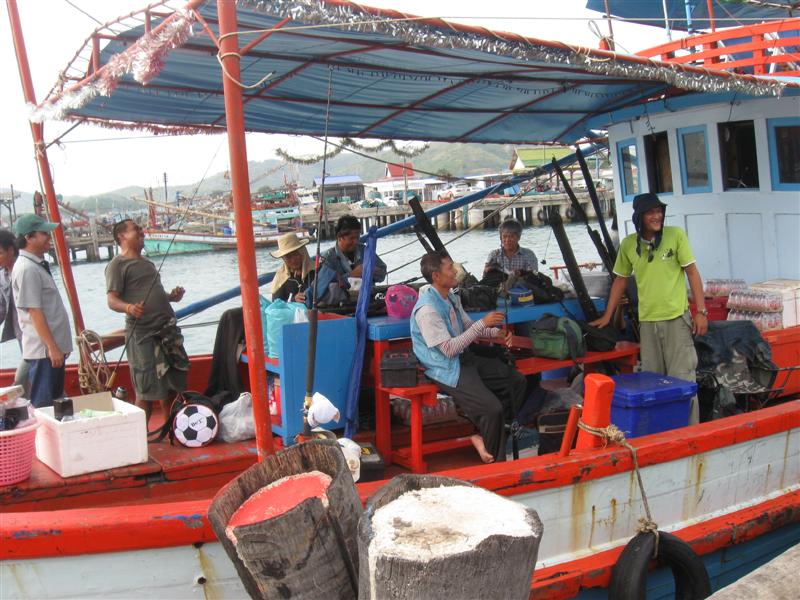  [b]เรือยังไม่ออก ก็เริ่มบ้าเอ้ย..เริ่มมันส์กันแล้ว[/b]