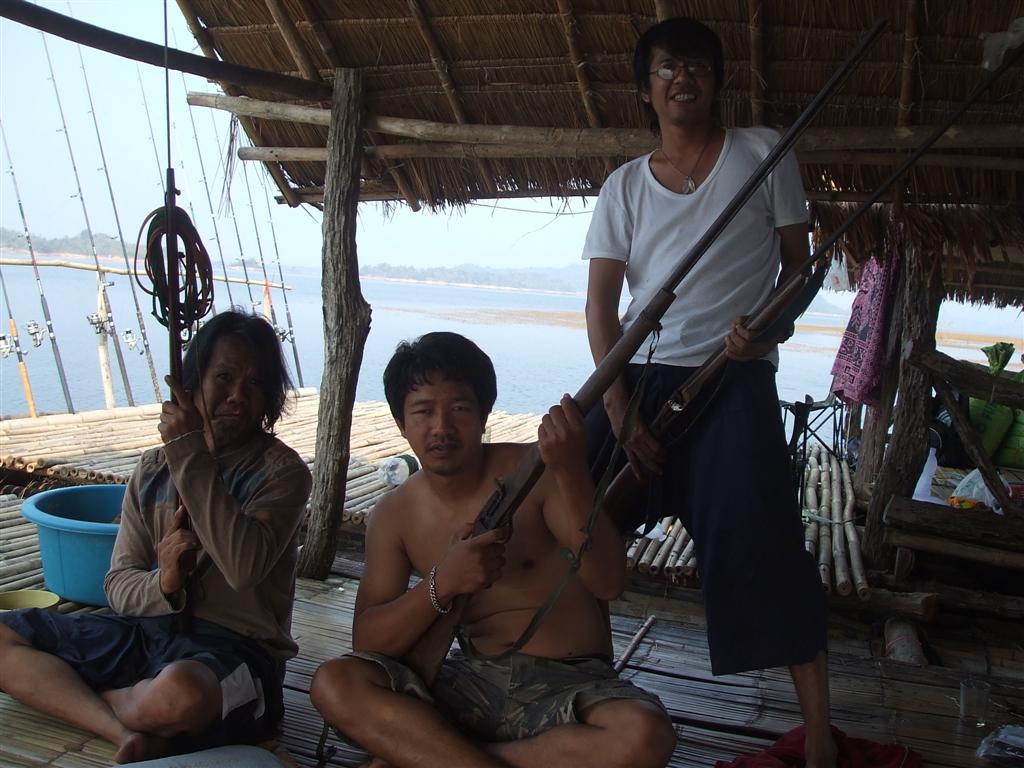           นี้ครับที่มาของ      
  :cool:   สามเสือสู้ตาย    :cool: