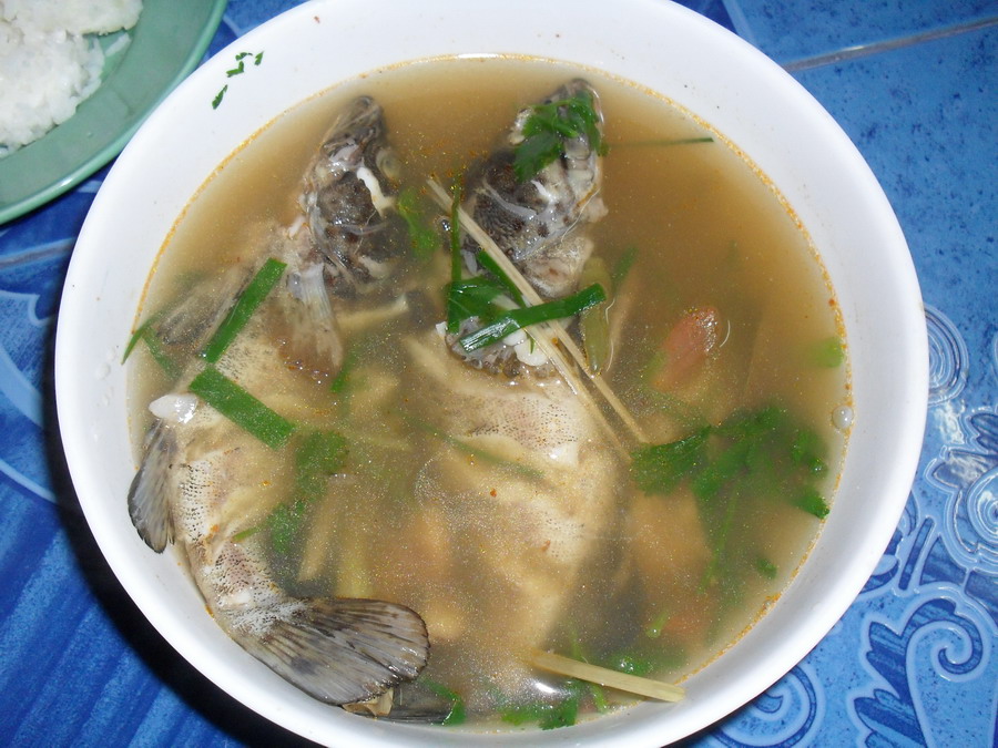  :umh: :umh: :umh:
และแล้วก็กลายเป็นต้มยำน้าใสปลาเก๋าสุดแสนอร่อยครับ 

 :umh: :umh: