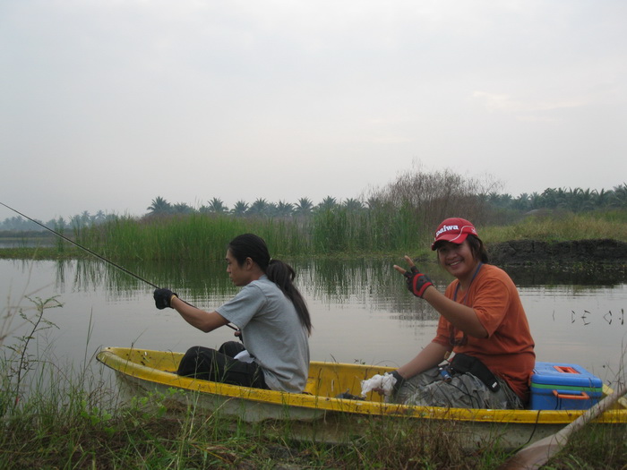  [b]ลงเรือแล้วครับ พอดีจองเรือสำราญไว้ ดันไม่มาเอาเรือนี้ไป อายบอยอดไปสมน้ำน่ามัน[/b]

 :laughing: