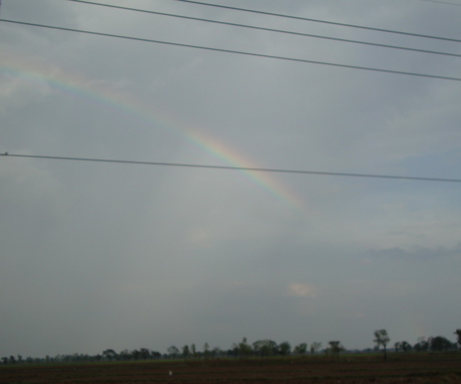 
[b]พอฝนซา...ก็มีรุ้งกินน้ำให้ชม..ไม่ได้ดูมานานแล้วค่ะวันนี้โชคดีจัง[/b]

 :love: :love: :love: :