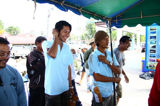 คุณคือ จุดอ่อนออกไปซะ
โตโต้ กับ น้าจิมไปก่อนเลย
 :laughing: :laughing: