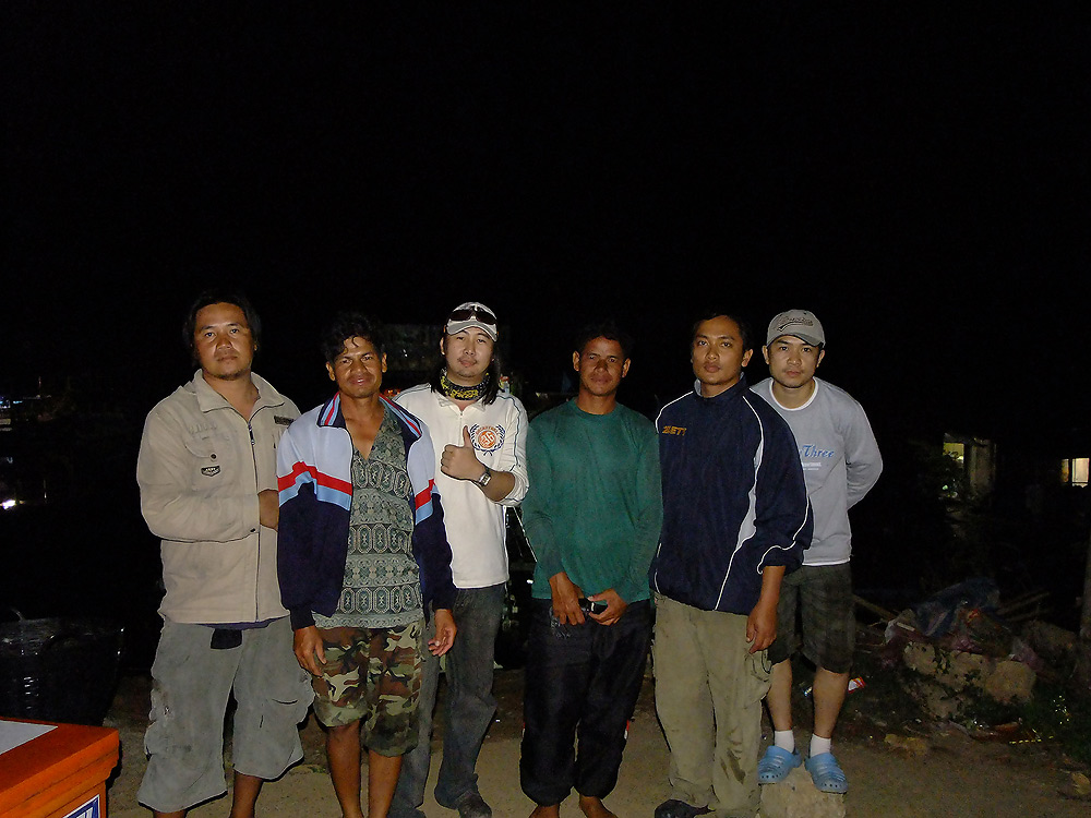 ถ่ายรูปรวมกับไต๋เชน(เสื้อเขียว)และ