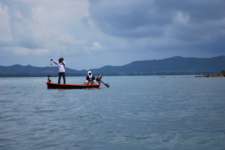 
ปลดปลายังไม่ทันเสร็จเสียงตะโกน.....เอ้ยถ่ายรูปหน่อย.....  :laughing:
