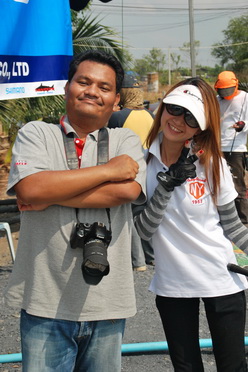 คนนี้หล่อที่สุดในงานเลย

นู๋เลยต้องขอถ่ายรูปด้วย

 :laughing: :grin: :laughing: :grin: :laughing