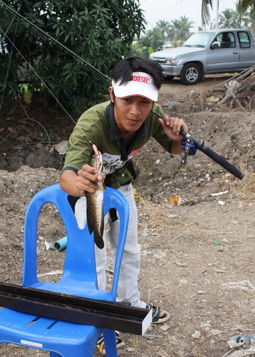  [b]..คนหนุ่มไฟแรง..[/b] :laughing: