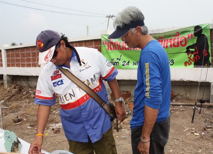  [b]..สำรวจตรวจตราดูโล่รางวัลซะหน่อย..[/b] :grin: