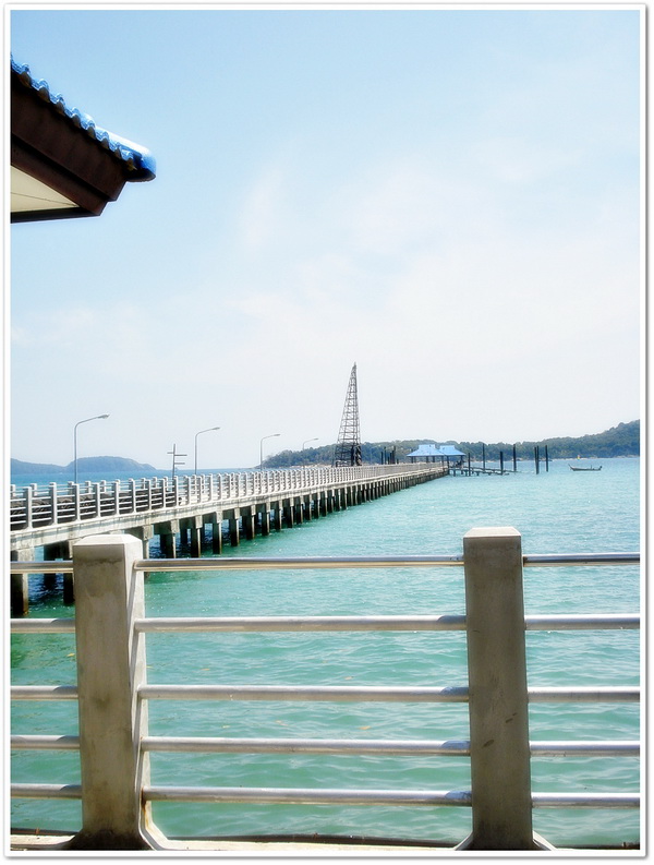 สบายยามบ่ายๆ  แดดจัด หลายคนเลยต้องใส่แว่นกันและสู้แดด  :laughing: :laughing:

