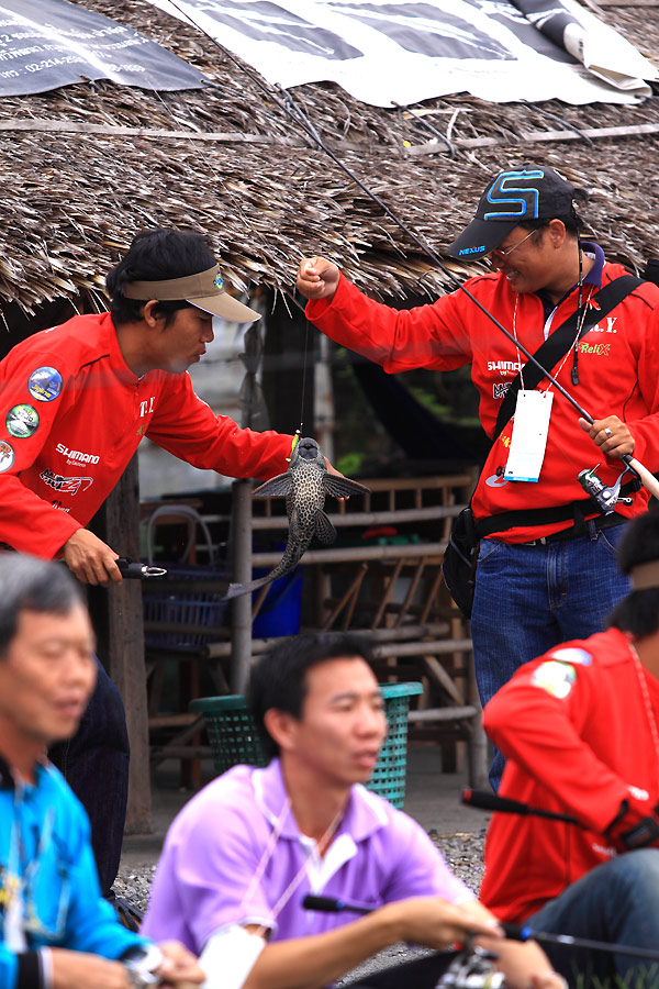 สวัสดีค่ะน้า naammoll 

ตัวแรก ก็ได้ขึ้นมาแล้ว รีบปลดกันไม่ทันเลยค่ะ 

 :grin: