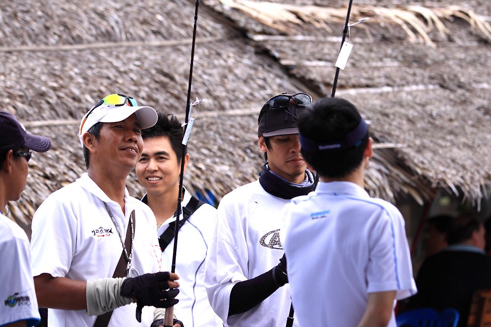 พี่ป้อมสนใจคันเบ็ดไช่มั้ยค่ะ สักคันแล้วกันพี่  :grin: