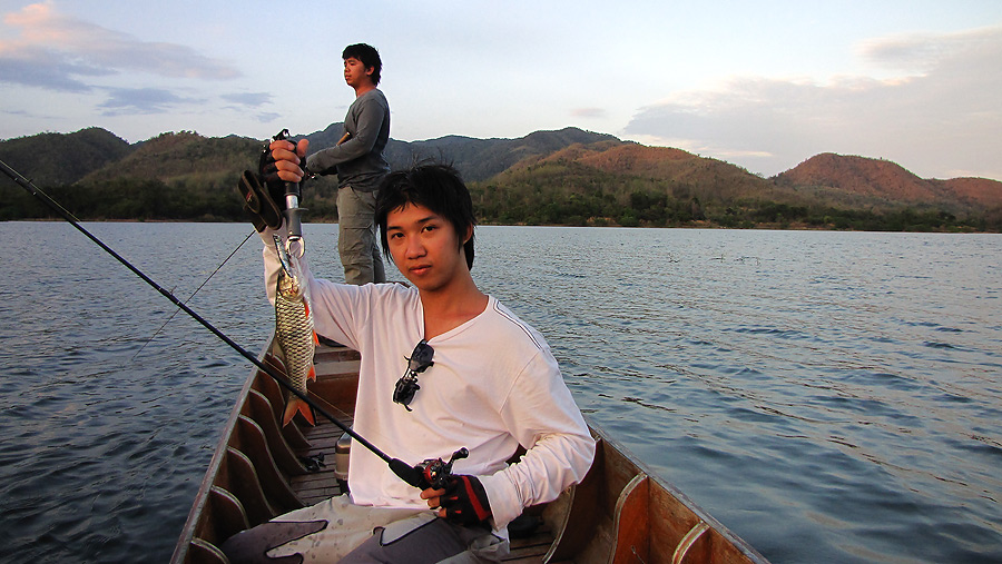 
  เรียบร้อย........แต้มเสมอ.......เอาให้หล่อเลย..

 :love: :love: :love: