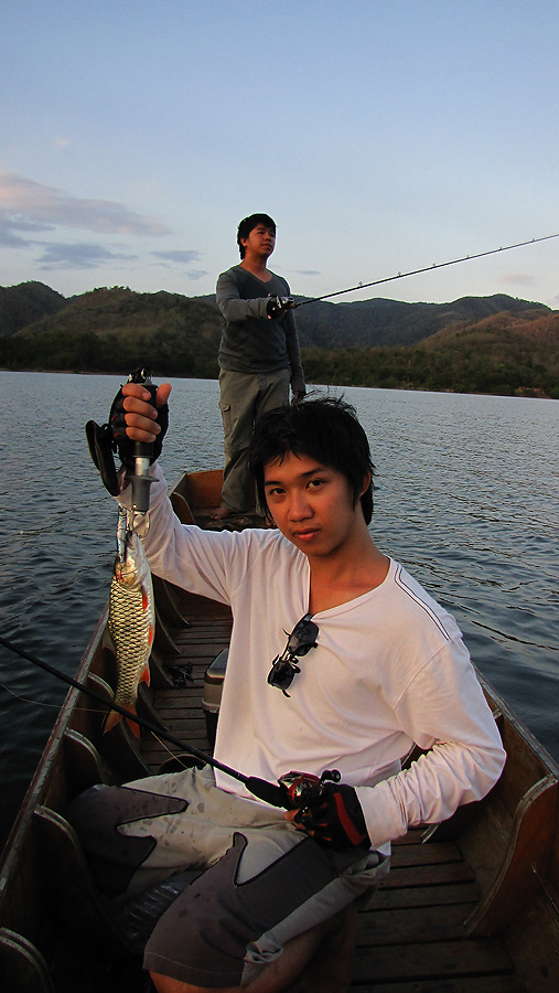 
     น้าแลนด์ หวดใหญ่แล้ว...กะจะเอาคะแนนออกนำให้ได้เลย..........

     ส่วนน้าเชาว์..สบายๆๆ

 