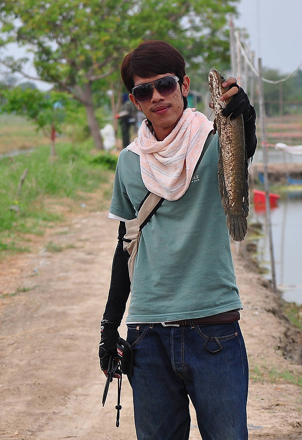 หล่อจริงๆเลย ผิดกับพี่ชายเจ้าแน็ทงี้หน้ายัง.............เลยอ่ะ :grin: :laughing: :laughing: :laughin