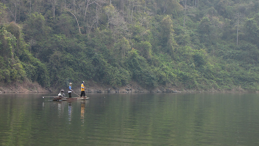 
       หันไปตะโกนถาม...เรืออีกลำ.........ตอบก