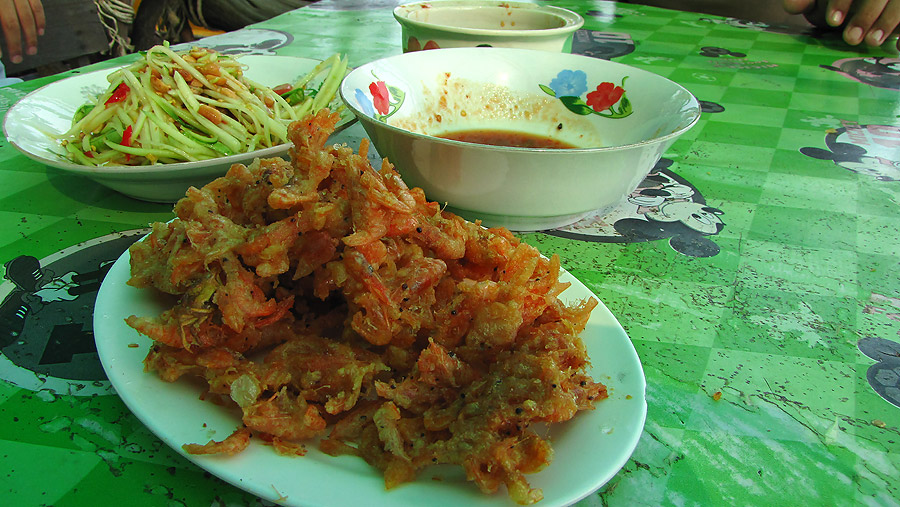 
    อาหารหลัก........จากแพกลางน้ำ........กุ้งเ