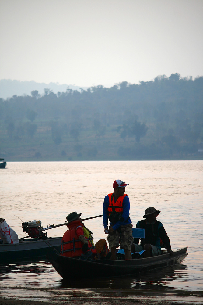 นี่เรือพี่ป๋องกับน้าโบ กลับมาแล้วเหมือนกันแต่ไม่มีลุ้นอะไร   :cheer: :cheer: :cheer:

หมดแล้วครับร