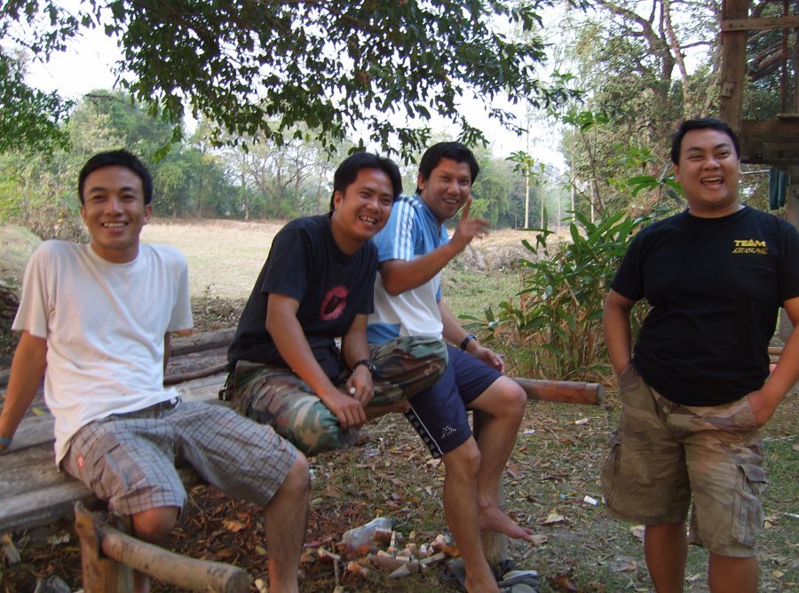 ฮา   อะไรกันครับ



อ้าววลืมปลาของน้าสามเณรดูชิจะได้รึเปล่าค้าบบ