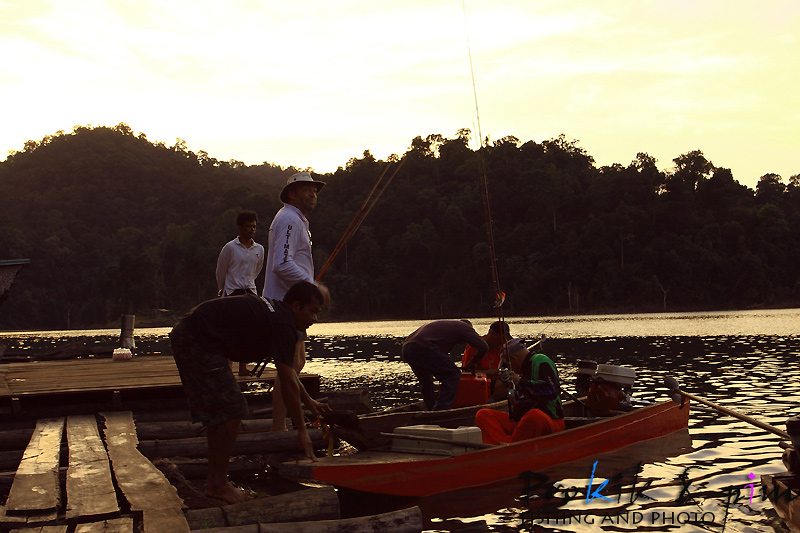 พวกเราลงเรือออกไปตกปลาเหมือนเช่นเคย