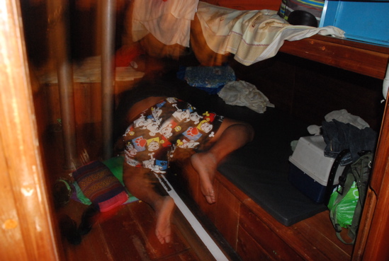 นี่คับ ตกปลาจนหมดแรง คืนสุดท้ายถึงกับนอน ตกเตียง เลยทีเดียว :laughing: :laughing: :laughing: :laughi