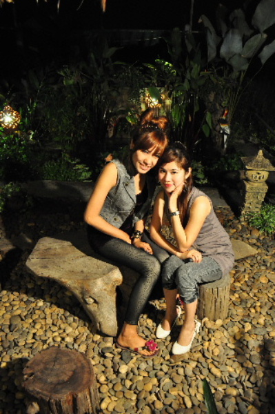 กำลังอยุ่ในโหมดรูปคู่  :laughing: :laughing:

----------