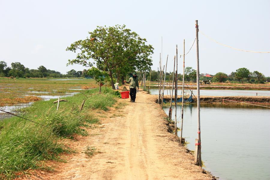 น้านัทเดินถือปลาเข้ามารวมกันครับ :ch