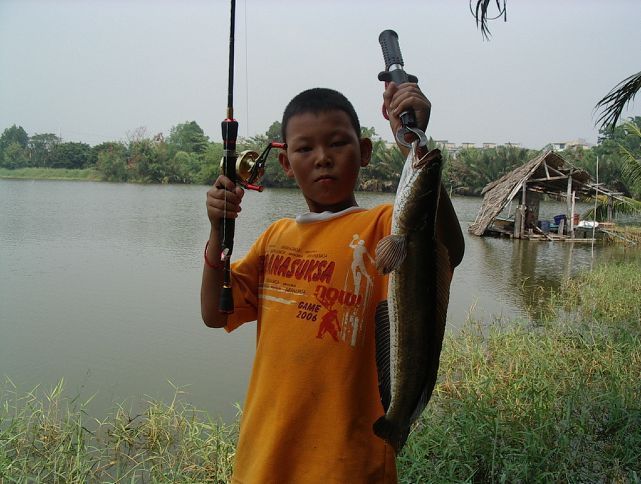 เจ้าท๊อปขอมั่ง  ปลาดูใหญ่ไปเลย :laughing: :laughing: :laughing: