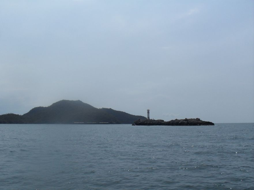เกาะที่ตั่งประพาคาร  เห็นมีคนขึ้นไปตกปลาเหมือนกัน :cheer: :cheer: :cheer: :cheer:
